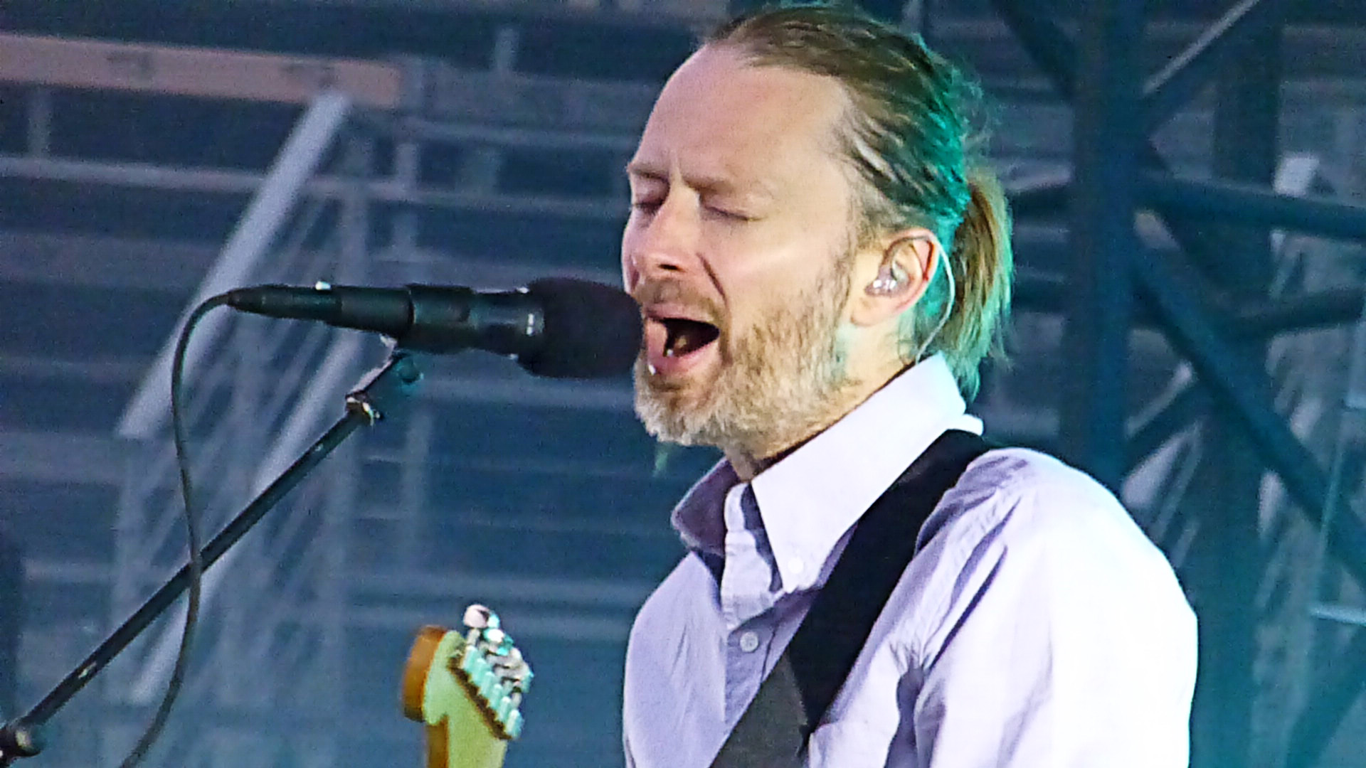 Thom Yorke performing with Radiohead in Nîmes in 2012